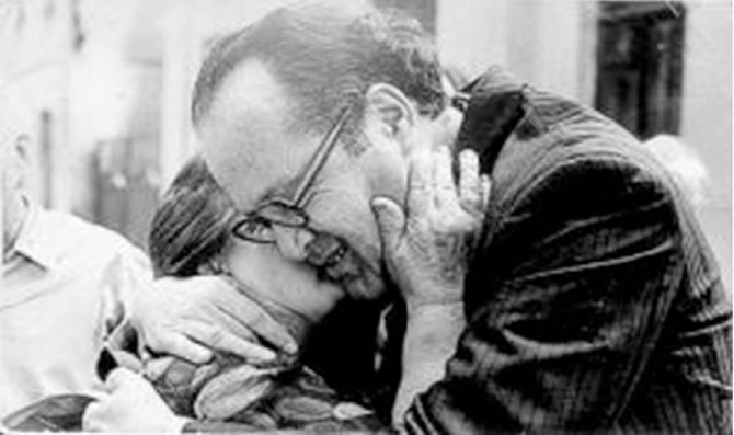 Михаил Матусовский со своей школьной учительницей Марией Семеновной Тодоровой