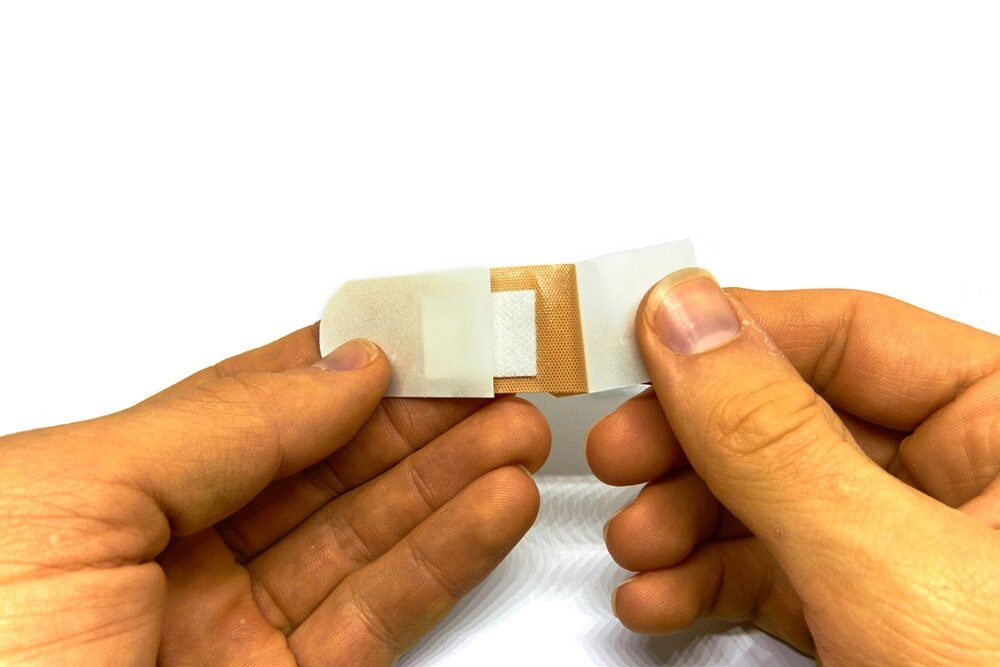    Фото к тексту Больше не пахнет. Почему летом стопы потеют. На фото: пластырь для ног Фото: istockphoto.com