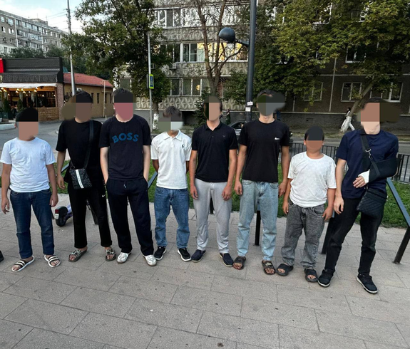    В Саратове силовики накрыли ОПГ состоящую из малолетних абу-бандитов, которые нападали, угрожали ножами, избивали, отнимали деньги и вещи у подростков