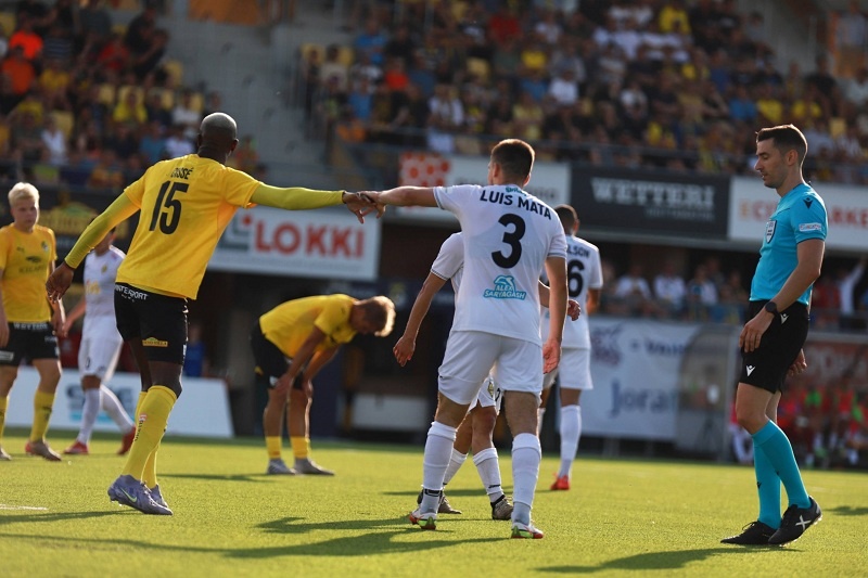 Фрагмент матча КуПС-"Кайрат". Фото с сайта kazfootball.kz