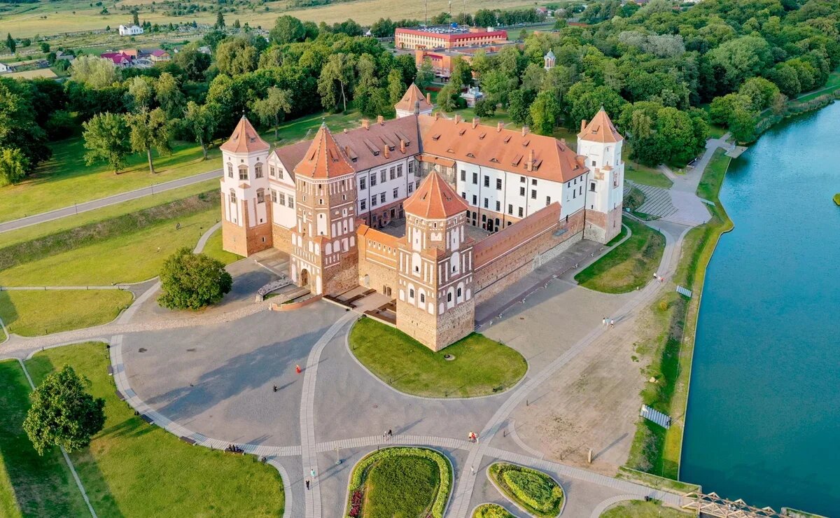   Без виз и загранпаспорта. Сколько стоят летние туры в самую популярную страну ближнего зарубежья