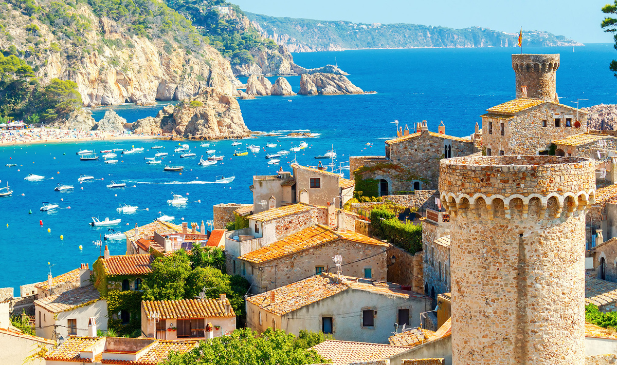 Советуем подписаться на билеты, мониторить цены и отслеживать лоукостеры, распродажи, направления и перевозчиков.Фото: kavalenkau / Shutterstock.com