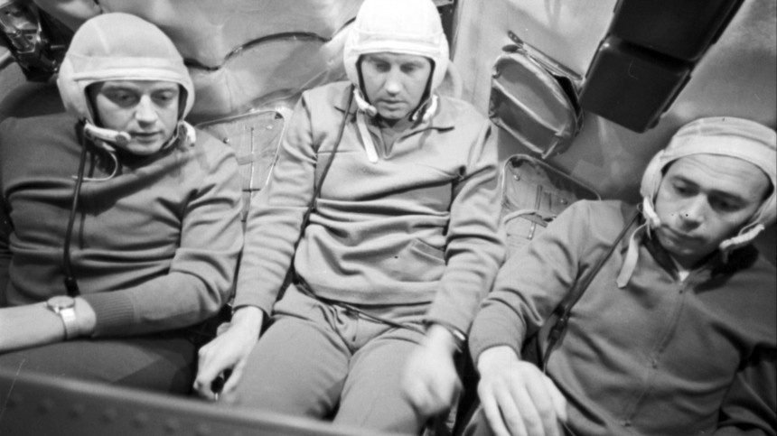 Виктор Пацаев, Георгий Добровольский и Владислав Волков / Фото из открытых источников