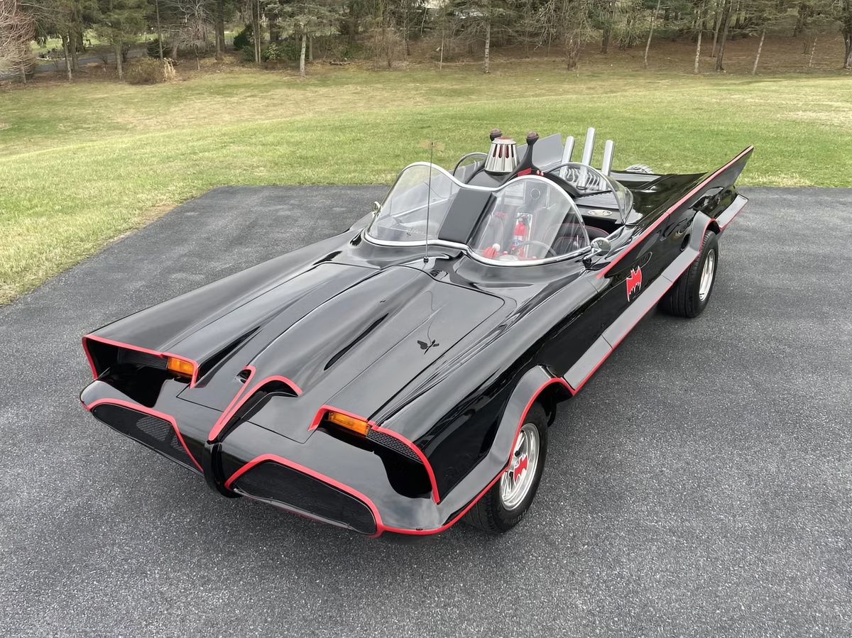 ©Bring a Trailer ©Lincoln 