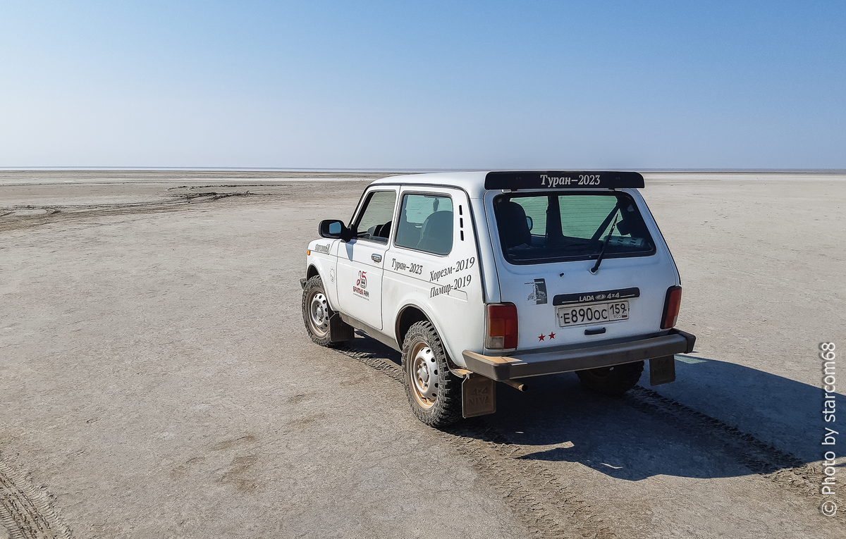 По дну высохшего озера Эльтон