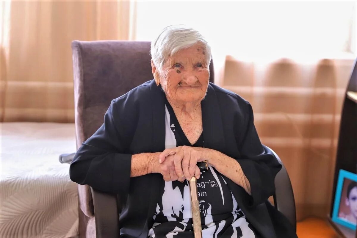    Губернатор поздравил с вековым юбилеем жительницу Усть-Лабинска