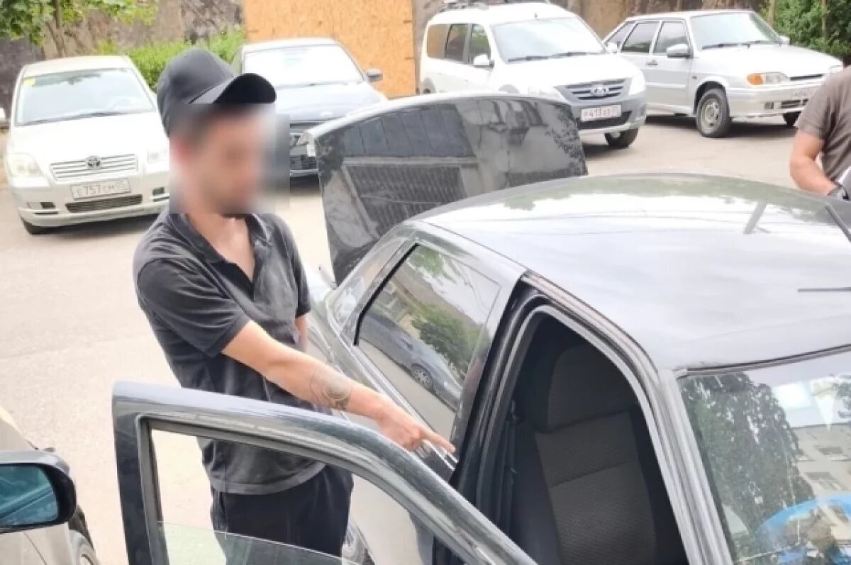    Более 10 кг наркотиков нашли у приезжего курьера в Дагестане