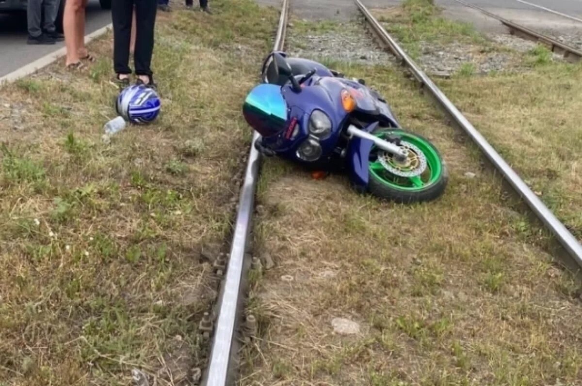    Мотоциклист перевернулся на путях в ДТП с иномаркой в Магнитогорске