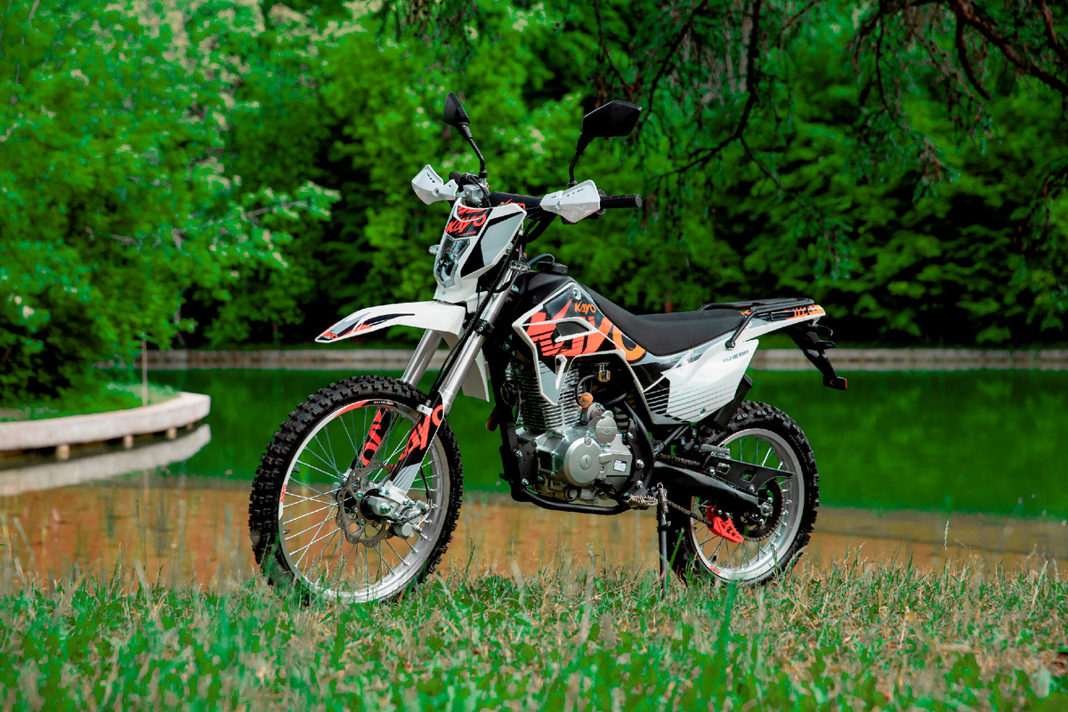 Мотоцикл дуал-спорт KAYO K1-J 150 Road на колесах 19/16