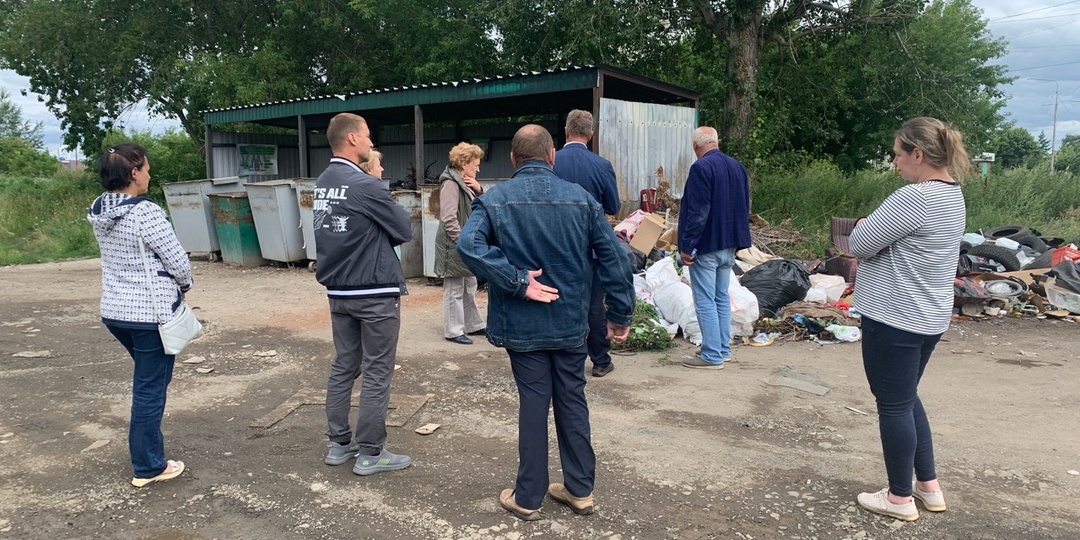 В городе Назарово прошёл рейд по контейнерным площадкам