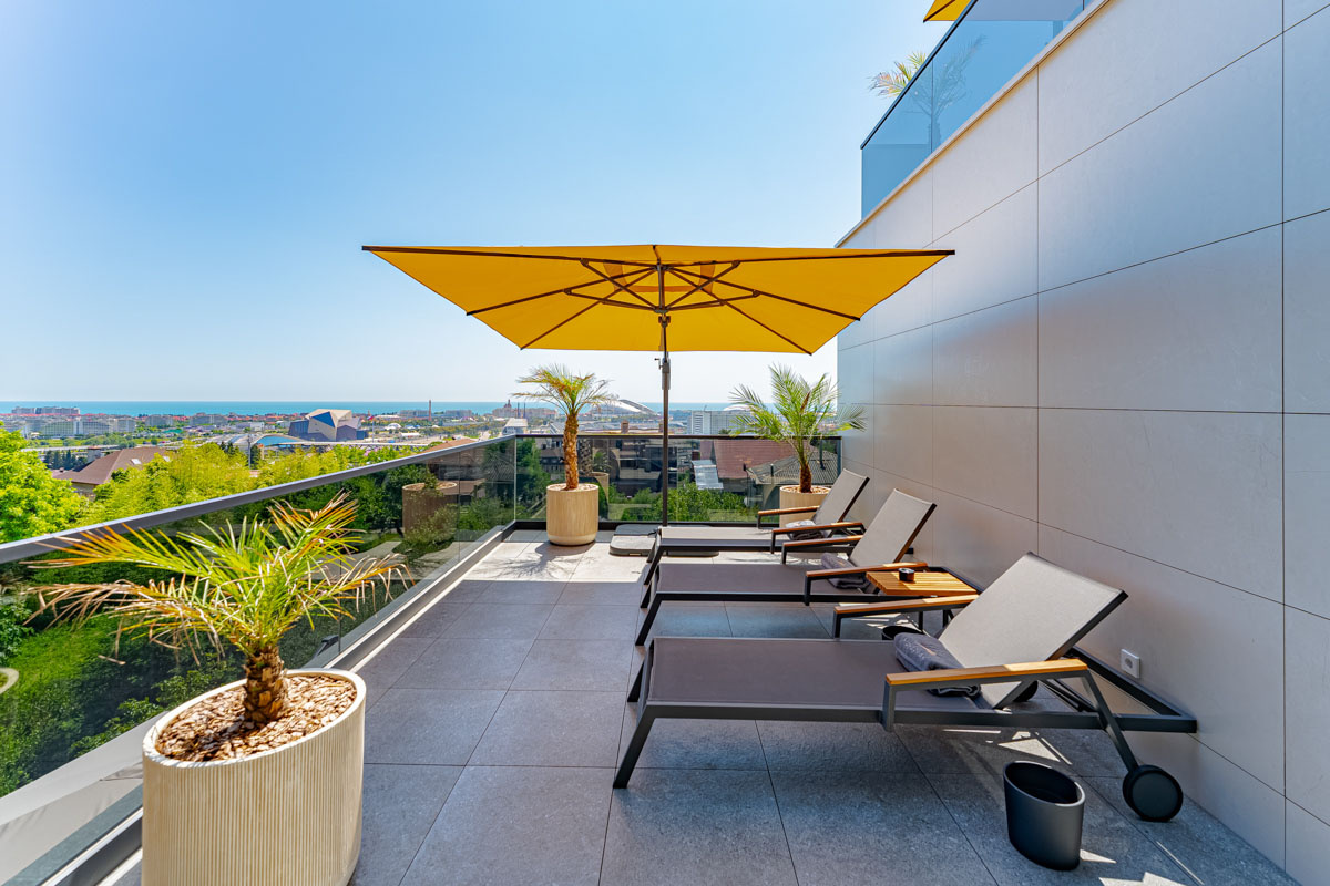 Летняя терраса в Мондриан