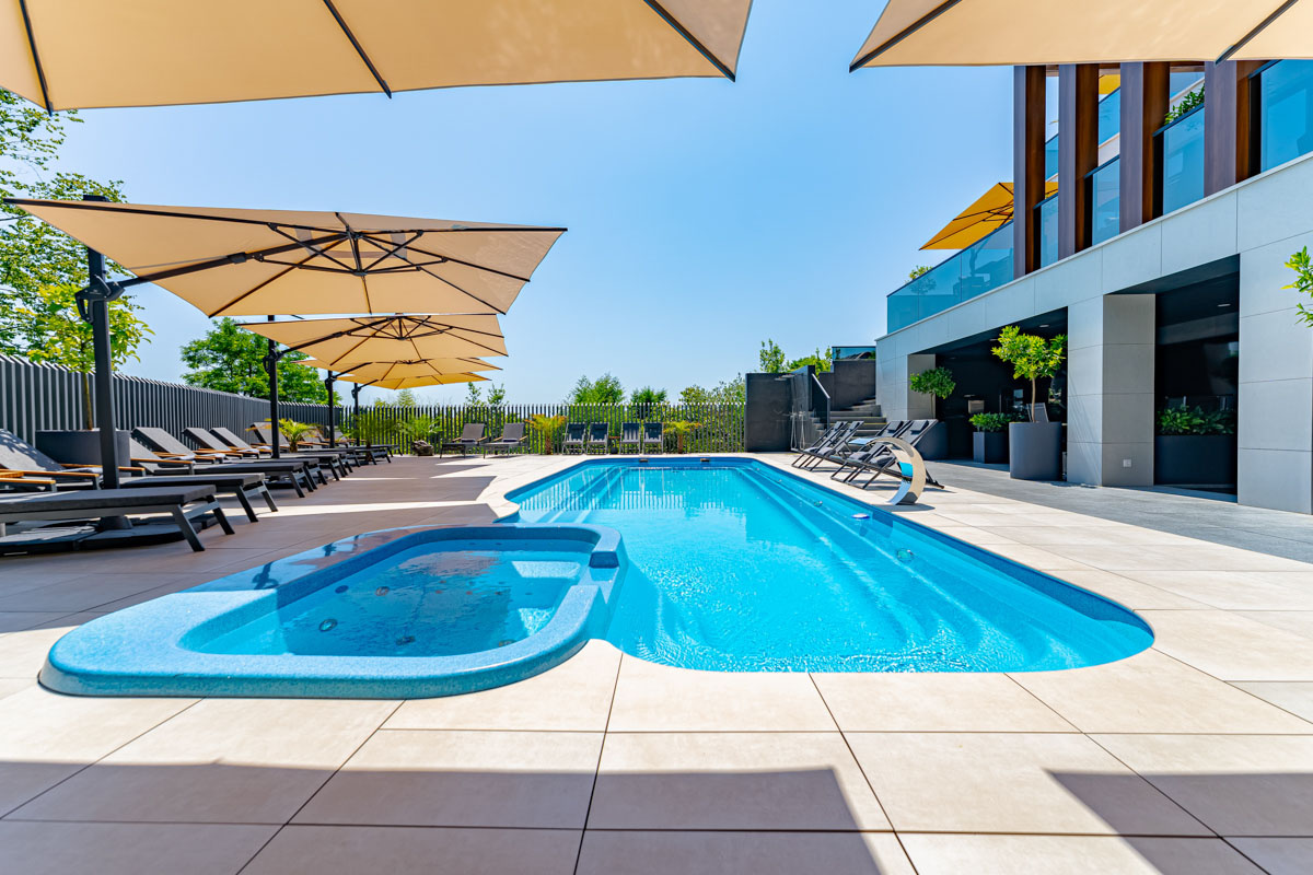 Открытый бассейн отеля Мондриан