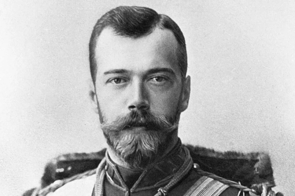    Бросил из-за свадьбы.