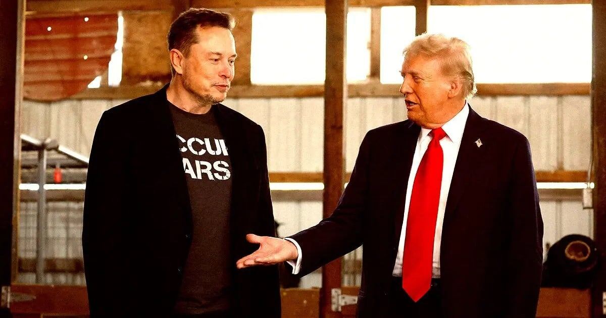    Генеральный директор SpaceX Илон Маск (слева) и президент США Дональд Трамп / © Getty Images