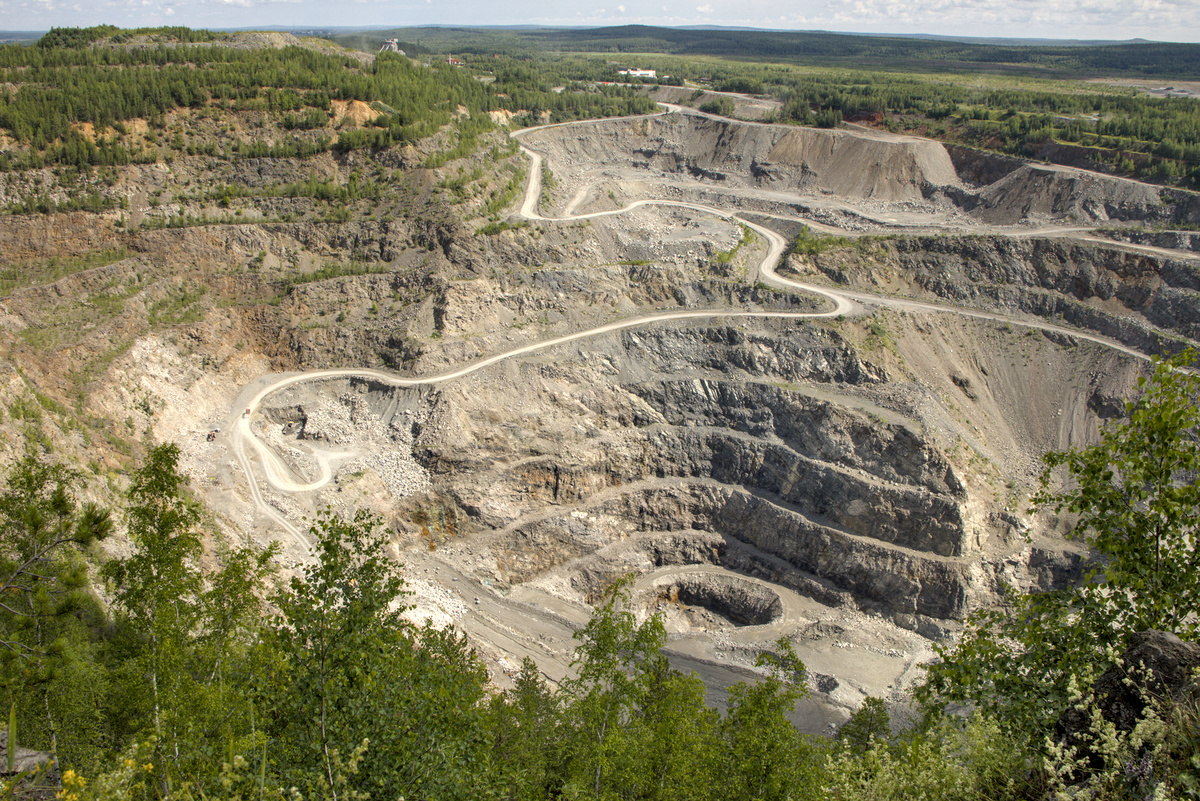 Вид карьера со смотровой площадки