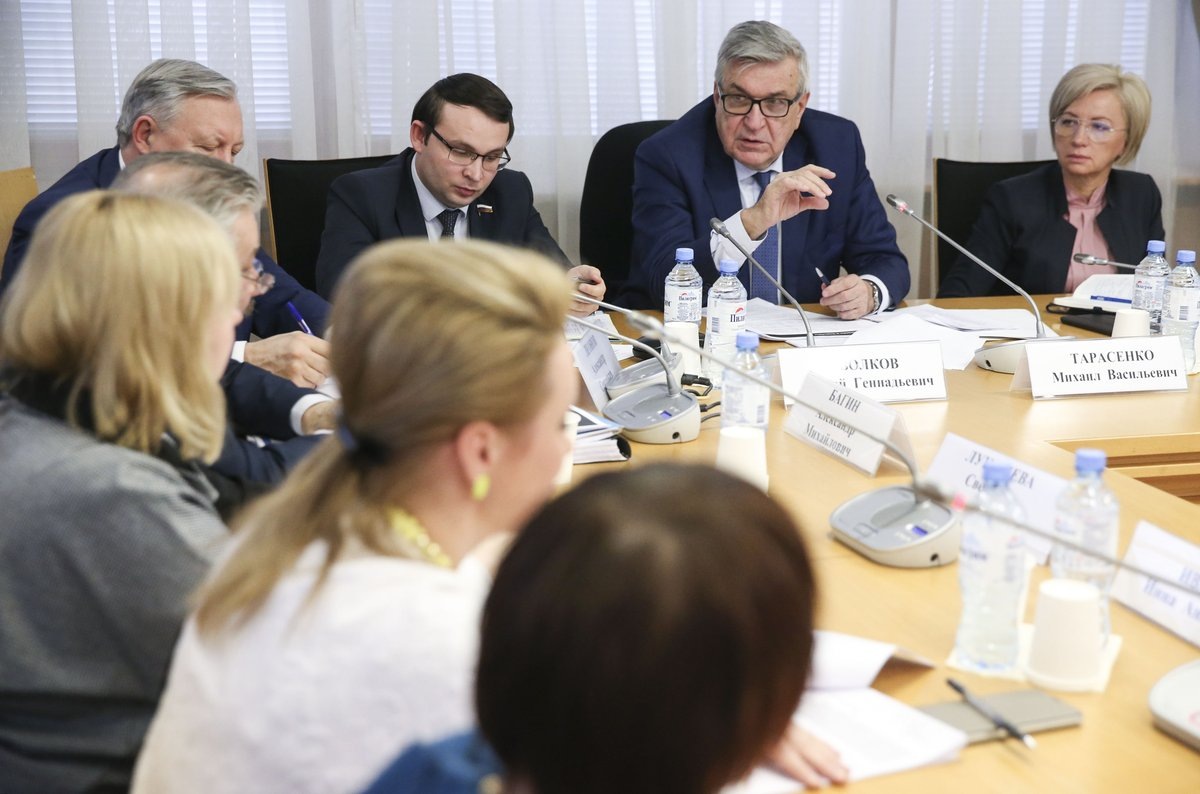    На кадре запечатлён, в частности, Михаил Тарасенко. Фото: dumagovru/Twitter.com/Global Look Press