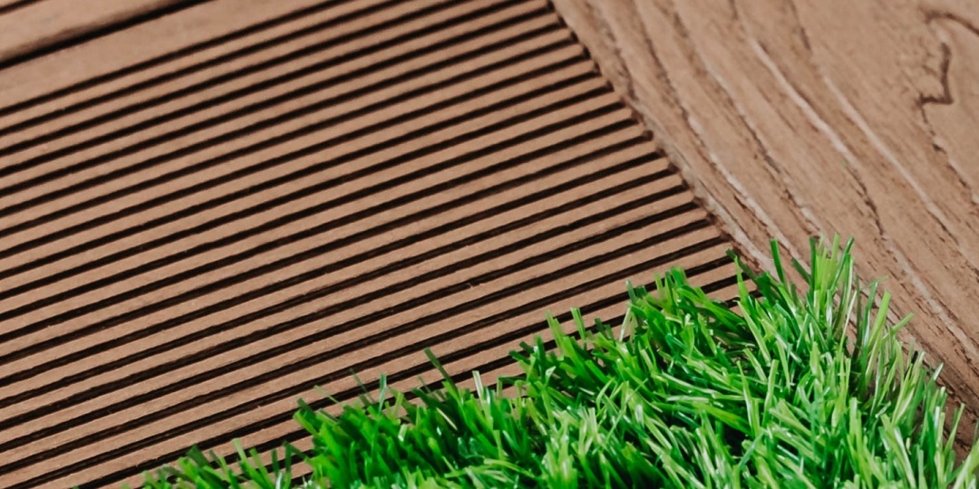 Дизайн дачного участка: как комбинировать террасную доску с другими покрытиями на участке?