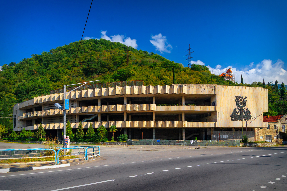 Заброшенный торговый центр «Жоэквара».