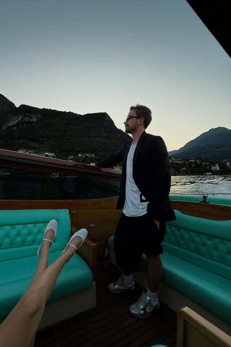    Александра Петров с женой в Италии Социальные сети