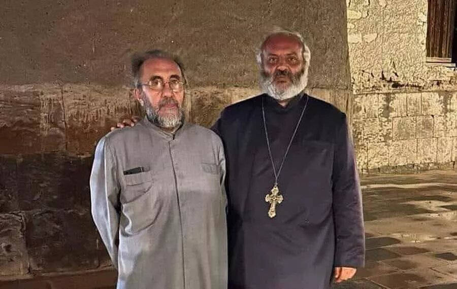 © Photo : Սրբազան պայքար