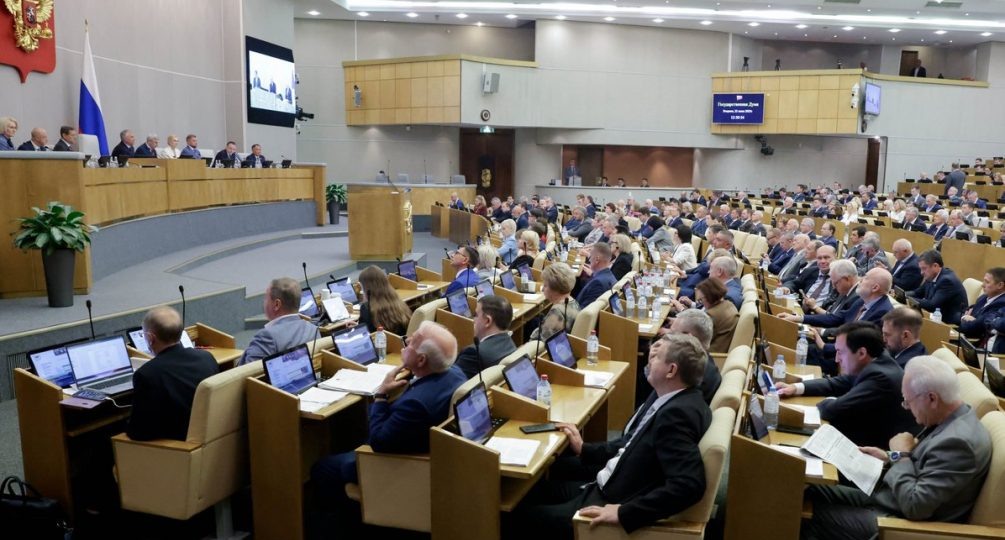 Умерший депутат Госдумы одиннадцать раз проголосовал в день смерти: нужно ли россиянам содержать сотни нажимальщиков кнопок за миллиарды рублей
