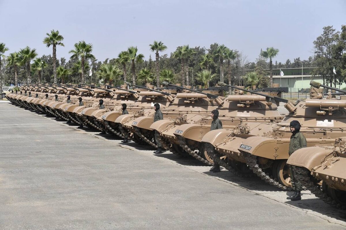   Танки Т-62 с модулями Б05Я01 «Бережок»