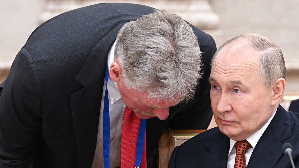   Сергей Бобылев / ТАСС- Дмитрий Песков и Владимир Путин