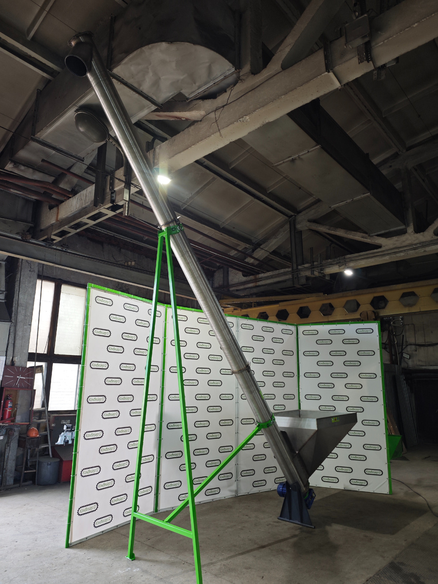 Пример шнекового конвейера из пищевой нержавеющей стали.Оценить работу данного  конвейера можно  в видео на нашем канале.