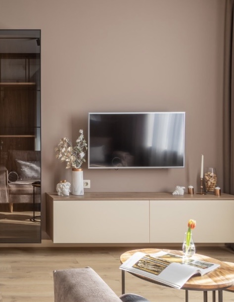 Хорошо сочетается с карамельными, песочными и зеленью шалфея оттенками в интерьере. 