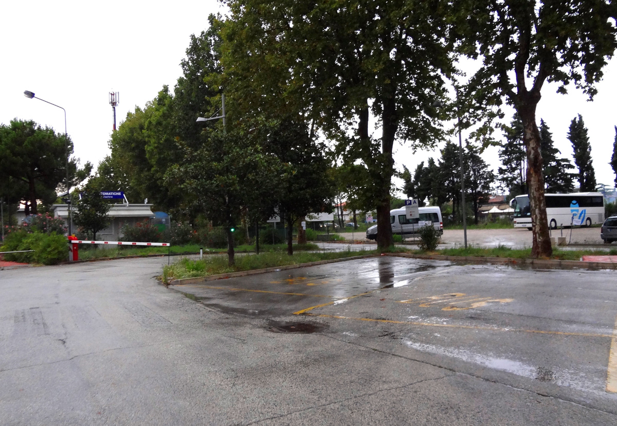 Около выхода из аэропорта в Римини