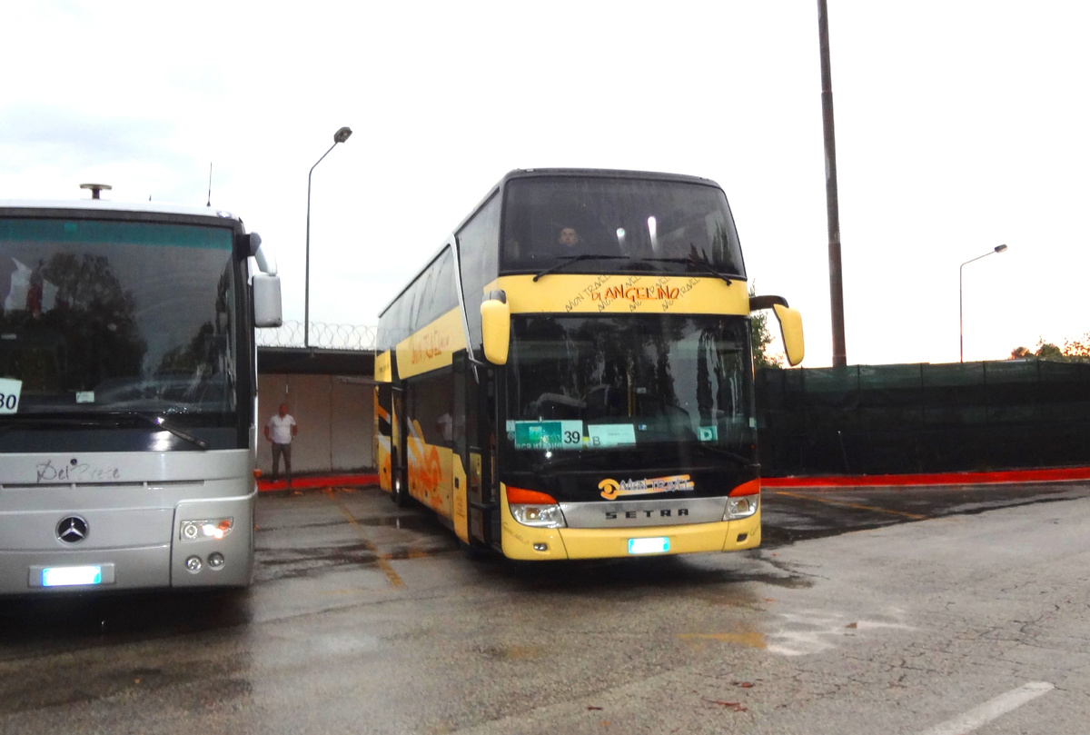 Наш жёлтенький автобус