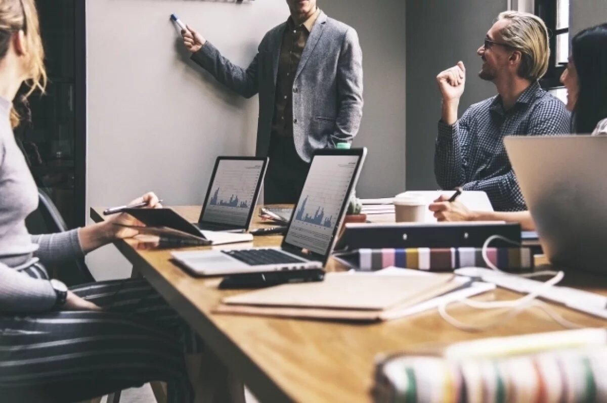    Эксперт Быханов рассказал, как можно бороться с текучкой кадров