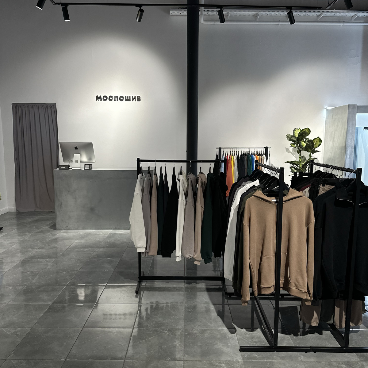 Фирменный магазин в Москве