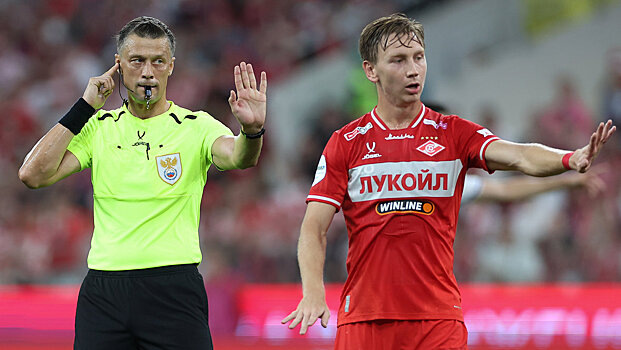 Казанцев слушает ВАР. 