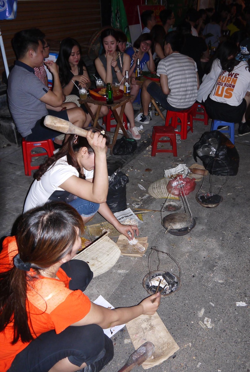 Ханой, Вьетнам. Колоритно, конечно, но за столик мы не присели. Фото автора.