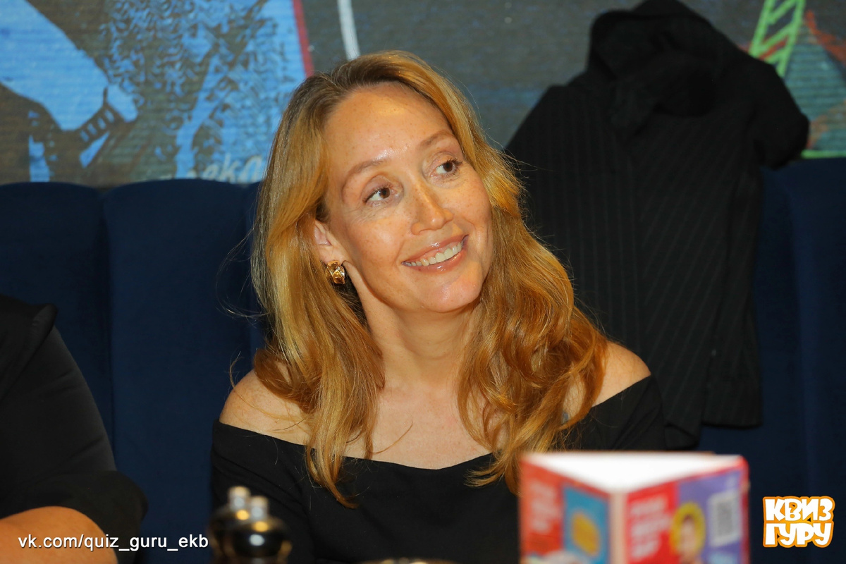 Всем привет! Меня зовут Галина, добро пожаловать в мой уютный блог. Я родилась в Советском Союзе, а выросла в 90-е, как и большинство из вас. Сегодня вспоминаю эти времена