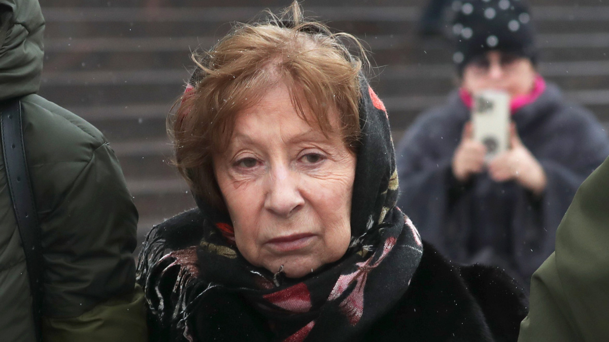    Лия Ахеджакова