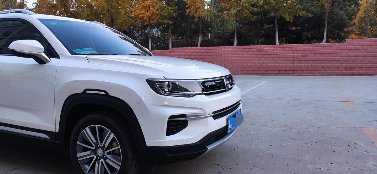 Фото 2.Передняя часть Changan CS35 PLUS.