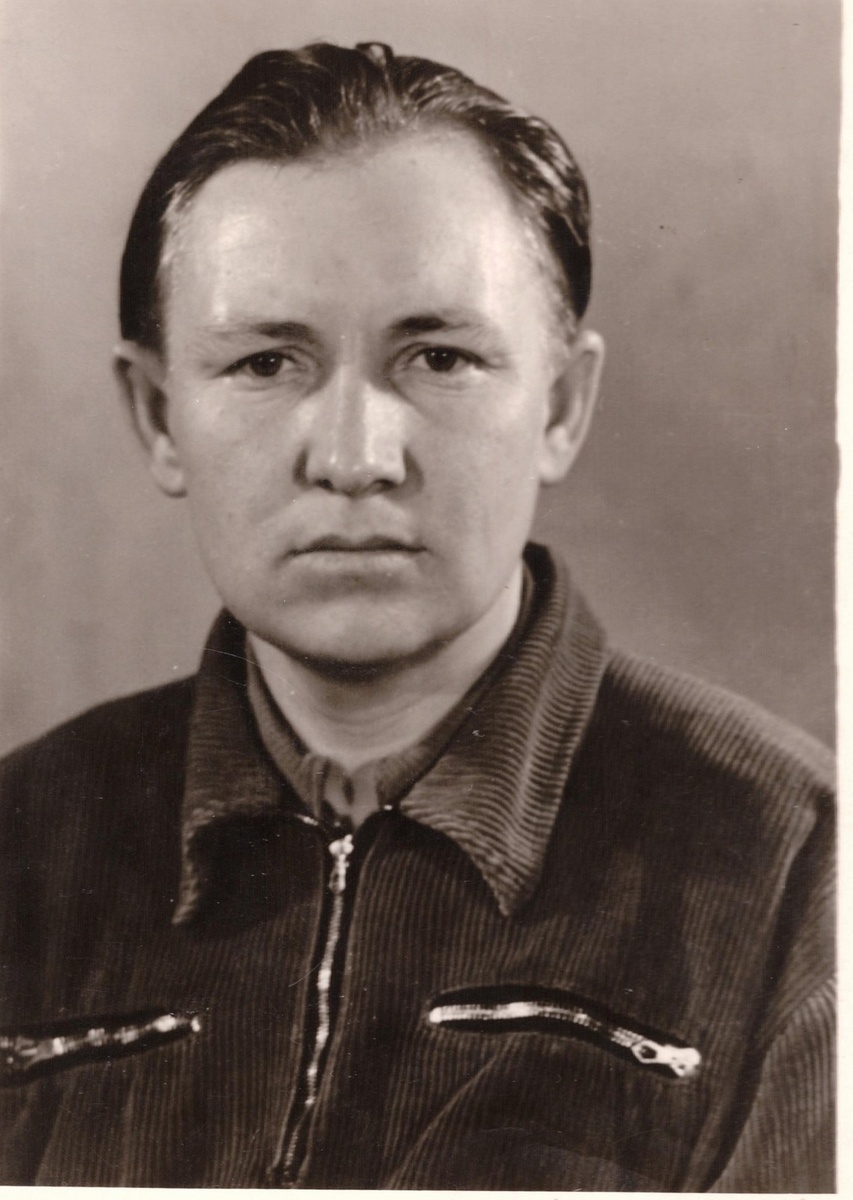 Евгений Волокитин — наладчик станков прессового цеха.