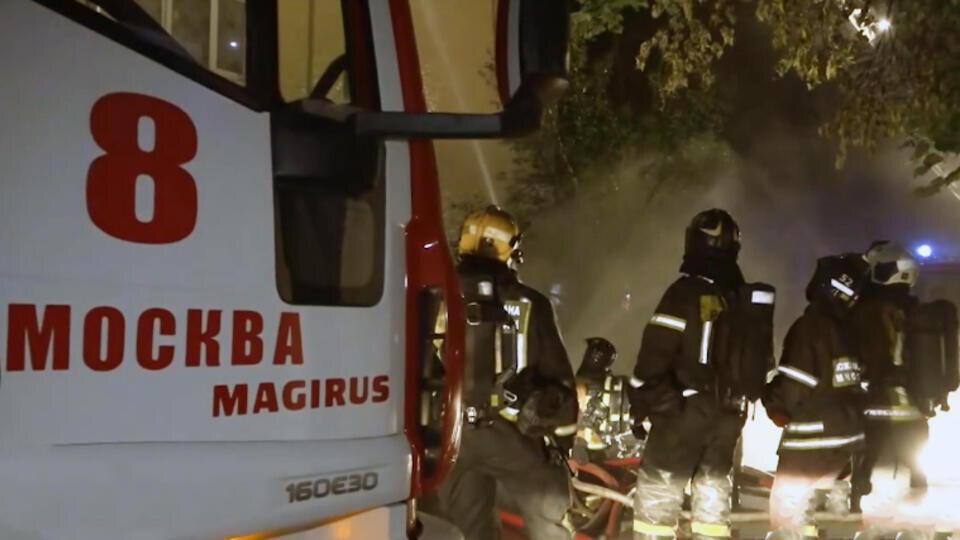     Люди прыгали из окон: что известно о пожаре в доме на Мытной улице в Москве Кадр из программы "112 экстренный вызов", РЕН ТВ