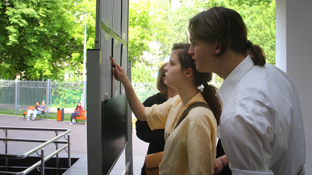 Проведение ЕГЭ по русскому языку в школе №1468 в центре Москвы, 30 мая 2025 года. 