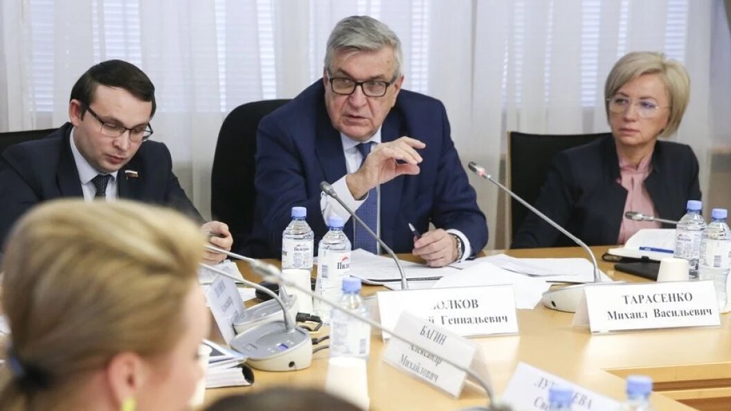    Михаил Тарасенко - в центре. Фото: dumagovru/Globallookpress