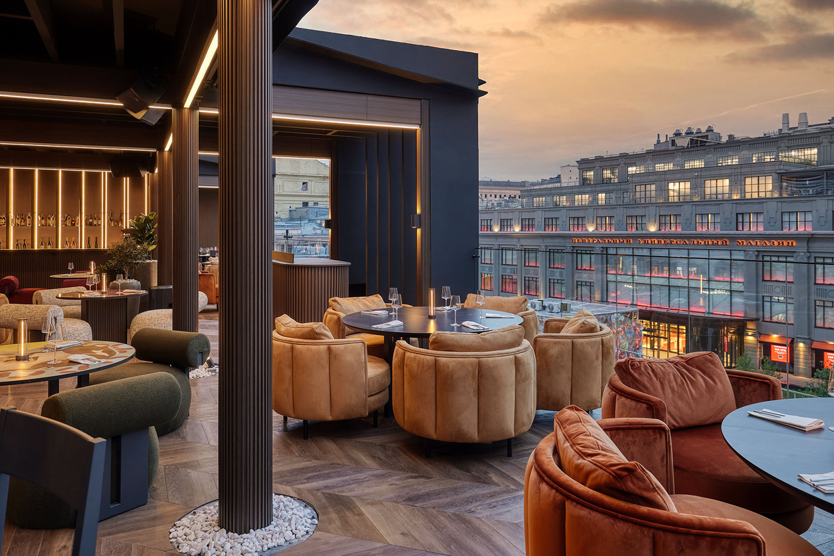    В ресторане Dubai