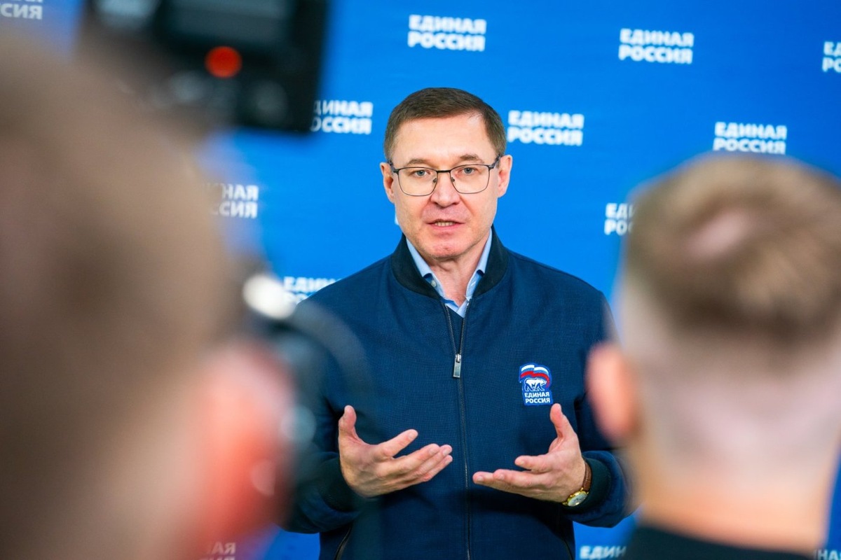    Владимир Якушев во время визита в Югру рассказал о росте числа сторонников «Единой России»