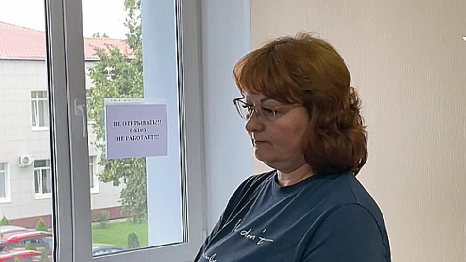     Заполонила село иностранцами: под Челябинском судят экс-главу отдела по миграции Кадр из программы "112 экстренный вызов", РЕН ТВ