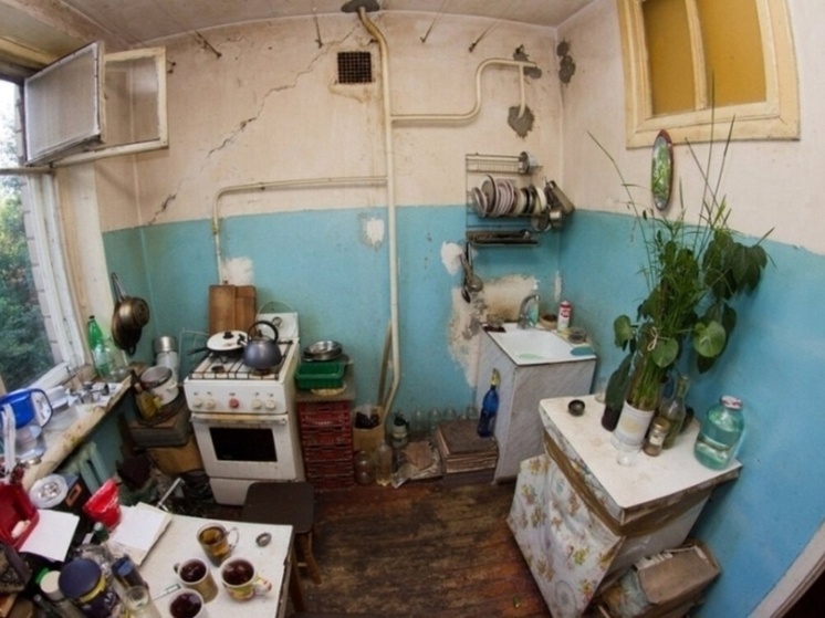 Фото из открытых источников. Планировка кухни совпадает с реальной. Да и состояние тоже...