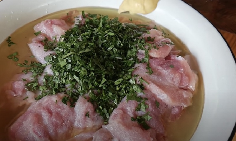 Шашлык из курицы с беконом и сыром — секрет сочного мяса
