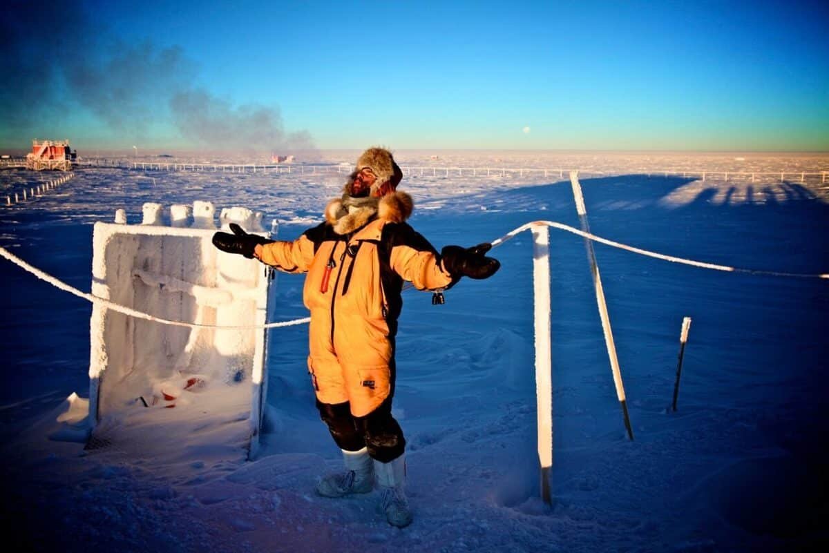    Полярник на антарктической станции «Конкордия» / © Alexander Kumar