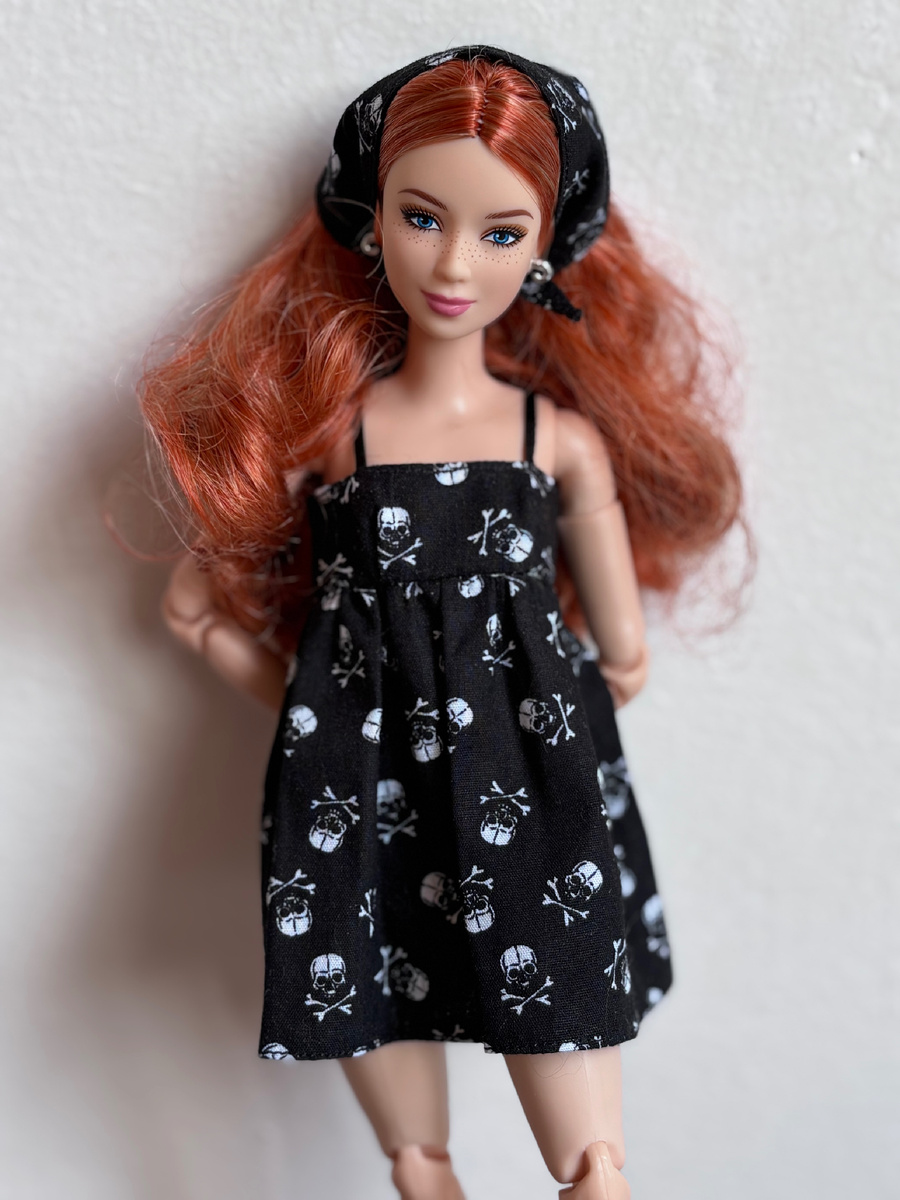 К платью прилагается косынка