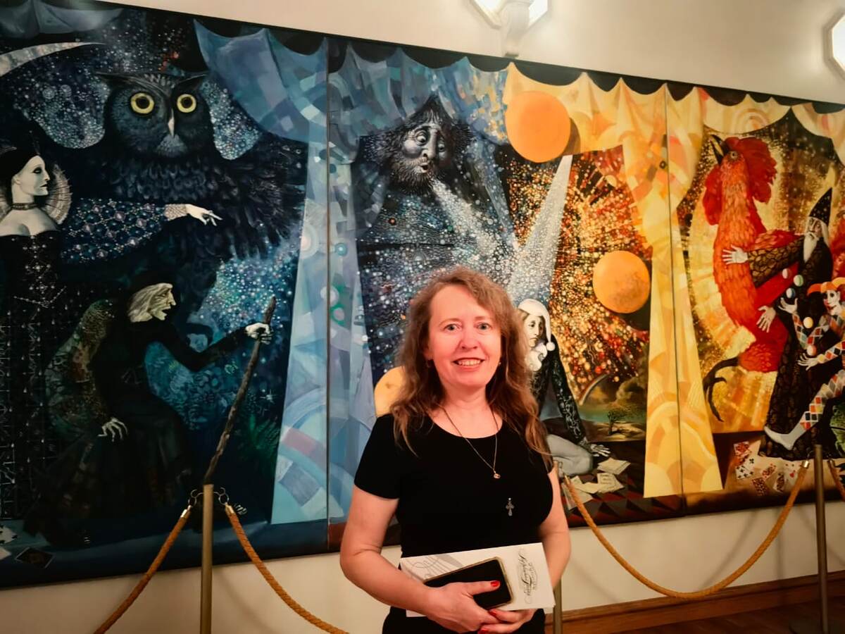 А это я в театре имени Станиславского на опере "Русалка" (фото моей новой знакомой Лены) 